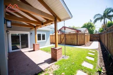 Main picture of 443 Menker Ave