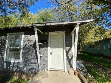 Main picture of 907 Mimosa St