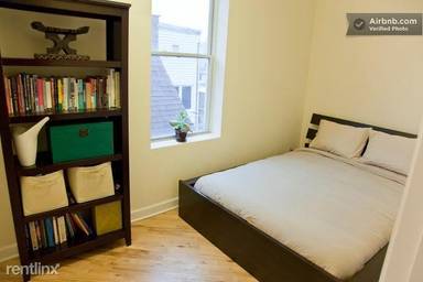Main picture of 2222 W Augusta Blvd