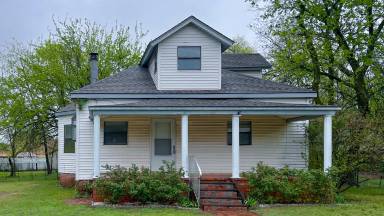 Main picture of 1328 S Cherry St