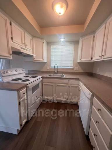 Main picture of 3331 NE 57th Ave