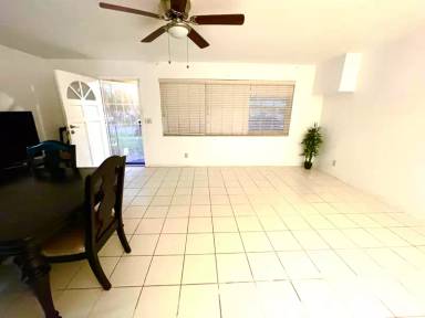 Main picture of 171 SE 28th Ave