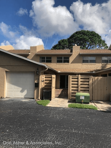 Main picture of 916 Park Lake Cir