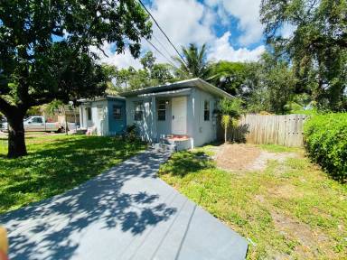 Main picture of 2255 NW 100th St