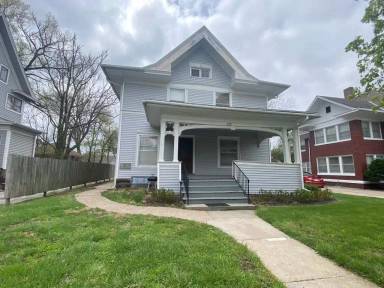 Main picture of 2121 Washington St