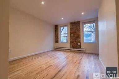 Main picture of 484 W Broadway