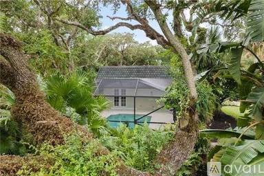 Main picture of 400 Live Oak Rd