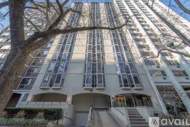 Main picture of 1340 N Dearborn St