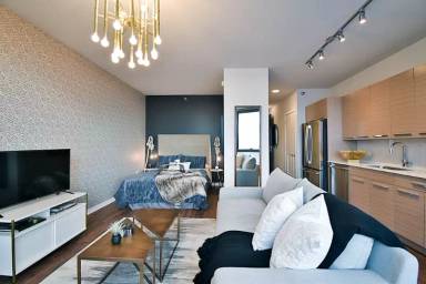 Main picture of 21 S Halsted St