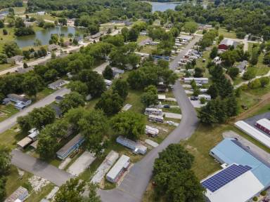 Main picture of Black Oaks