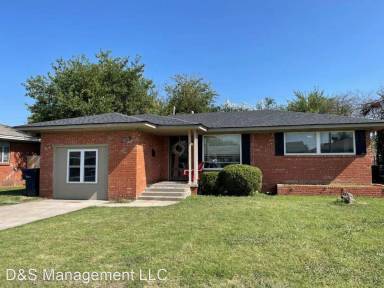 Main picture of 1525 SW 61st Ter