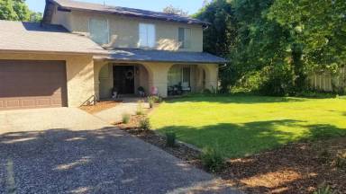 Main picture of 835 Greenwich Dr