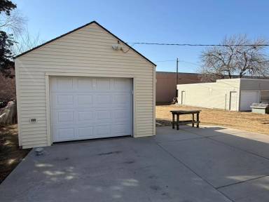 Main picture of 1305 E 12th St
