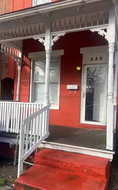Main picture of 350 Crescent St
