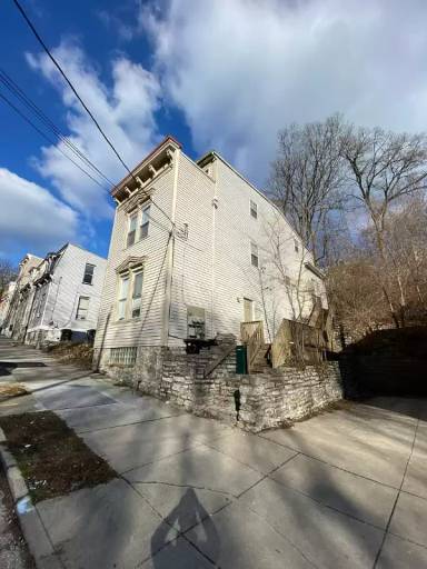 Main picture of 2214 Ravine St