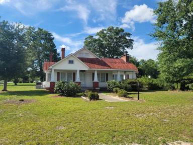 Main picture of 1801 N Berkeley Blvd