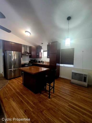 Main picture of 920 Haman St