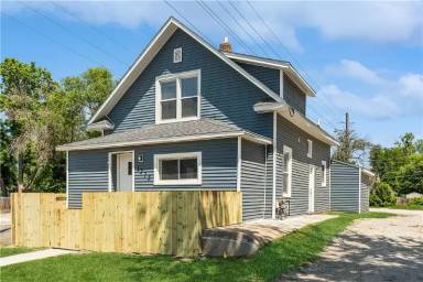 Main picture of 1375 E 14th St