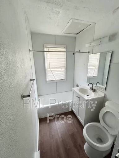 Main picture of 5648 N 61st St