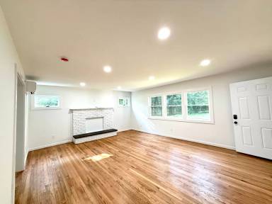 Main picture of 10 Delson Ln