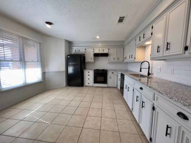 Main picture of 5702 91st St
