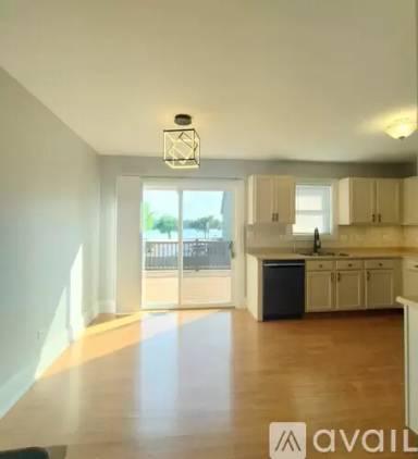 Main picture of 317 W Riverside Dr