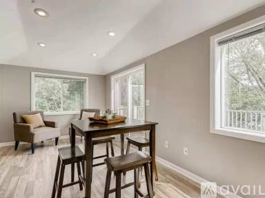 Main picture of 2249 Quebec Ave S