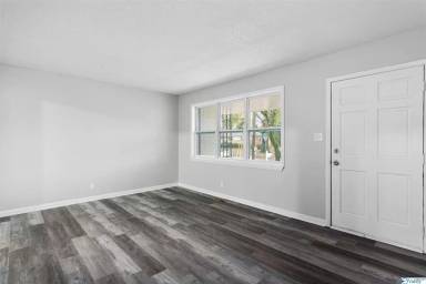 Main picture of 3623 Westdale Ct SW