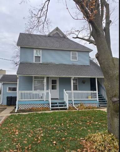 Main picture of 235 W Hall St