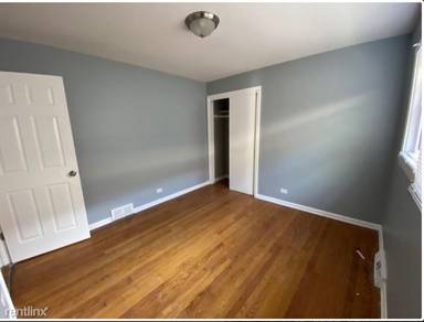 Main picture of 7814 S Essex Ave