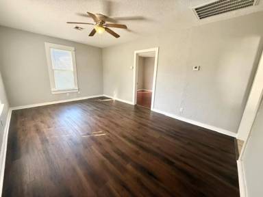 Main picture of 2512 Hazel St