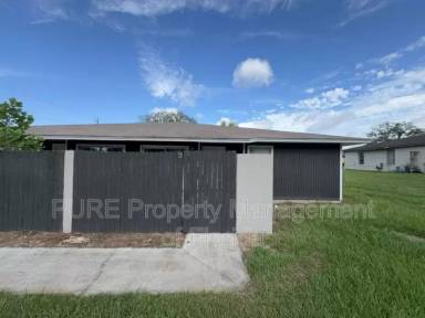 Main picture of 5485 SE 30th Pl