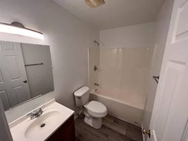 Main picture of 411 E Osborne St