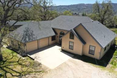 Main picture of 24121 Martingale Way