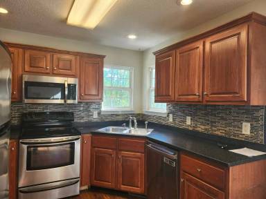 Main picture of 6031 Gibbs Ln