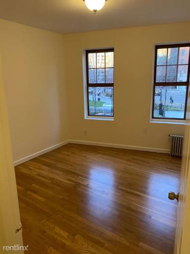 Main picture of 201 W 11th St