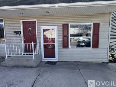 Main picture of 326 Main St