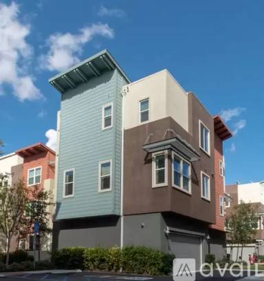 Main picture of 225 Royal Gln