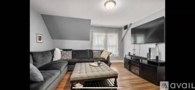 Main picture of 75 Van Buren St