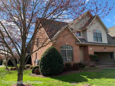 Main picture of 931 Racquet Club Way