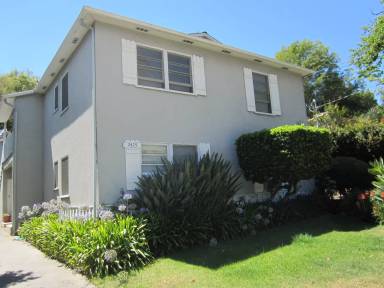 Main picture of 2475 N Beachwood Dr