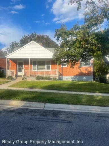 Main picture of 2405 Eugene St
