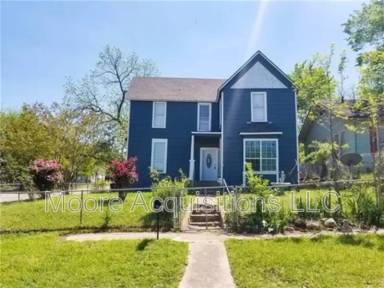 Main picture of 700 W Munson St