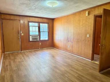 Main picture of 466 Phillips St