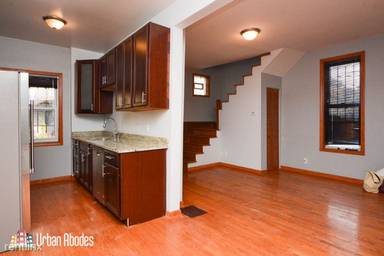 Main picture of 870 W Buckingham Pl