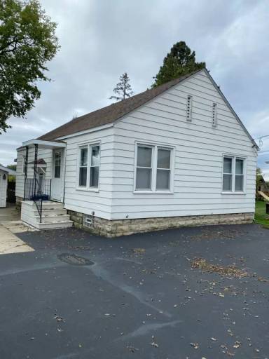 Main picture of 613 1/2 E Illinois Ave