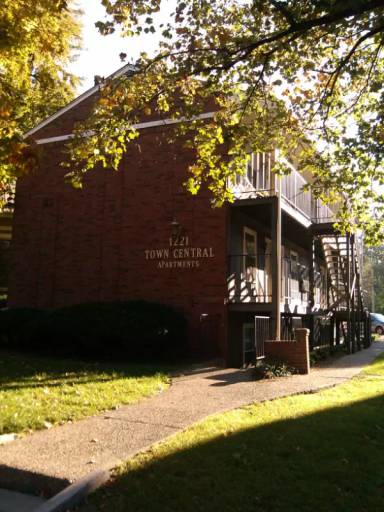 Main picture of 1221 S 3rd St