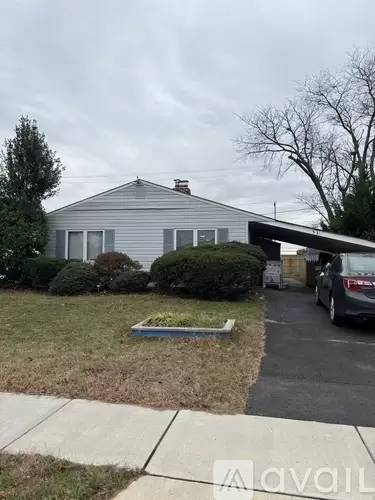 Main picture of 53 Pinewood Dr
