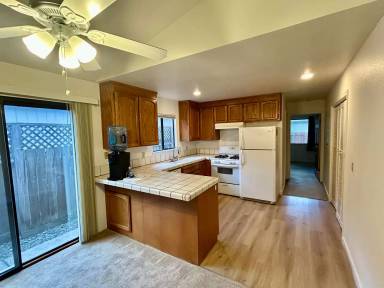 Main picture of 17465 Depot St