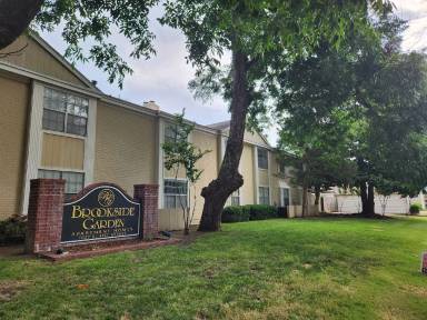 Main picture of 1027 E 41st St